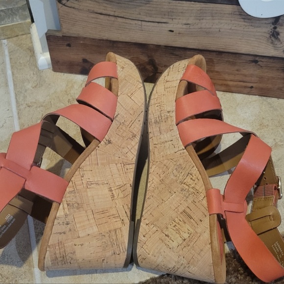 Clarks Artisan Leather Caslynn Cheryl Cork Wedge Salmon Coral - Picture 3 of 4